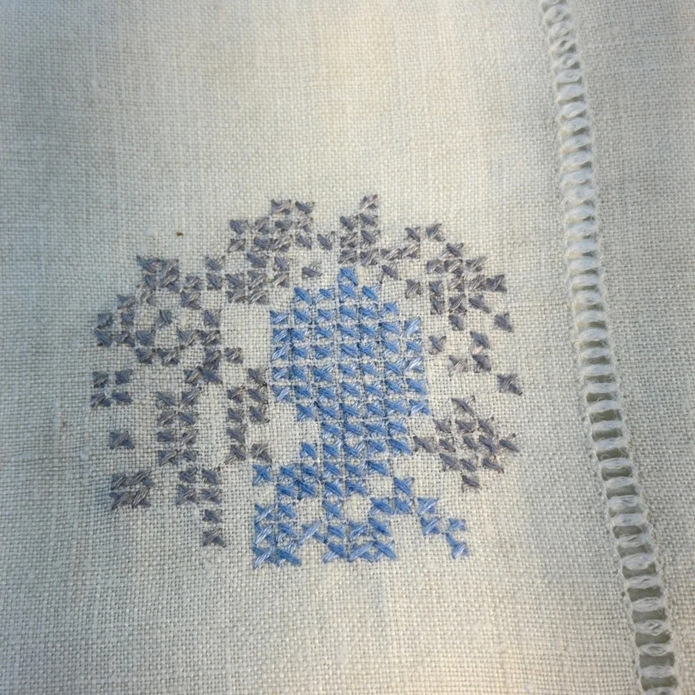 Vintage‎ Hand Embroidered Linen Placemats Cross Stitch Blue Hemstitch Set of 9